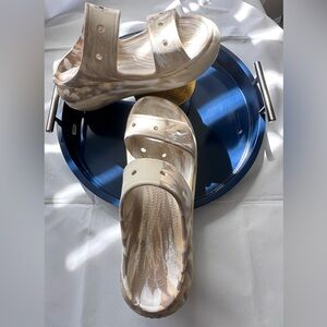 🩴 CROCS Beige and Cream Platform Sandals, Size 11